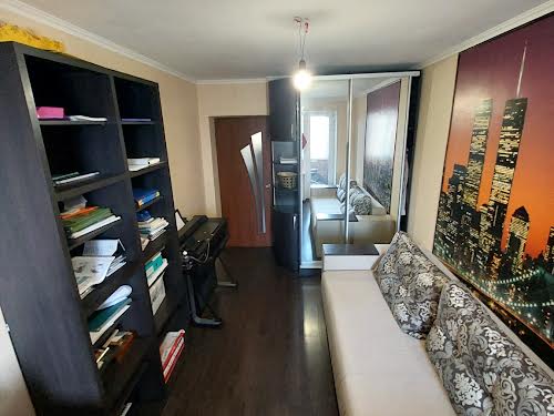 квартира за адресою Космонавтів вул., 68а