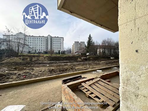 коммерческая по адресу Науки, 14
