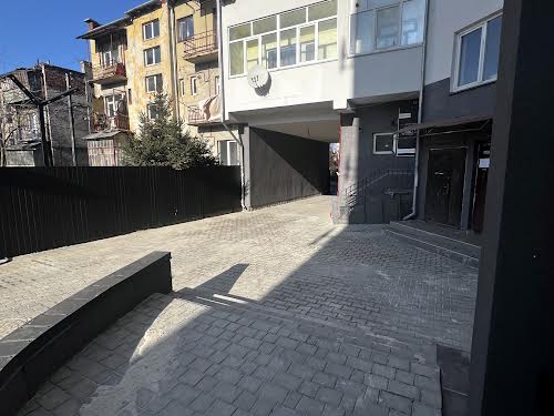 комерційна за адресою Вовчинецька вул., 55