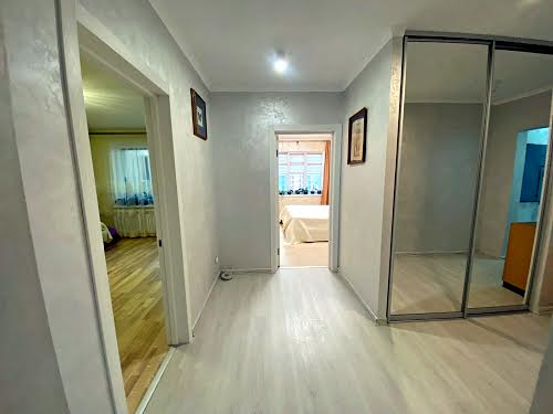 квартира за адресою Автозаводська вул., 81