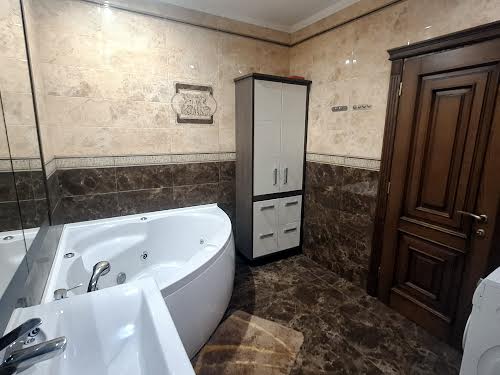 квартира за адресою Міхновських, 23