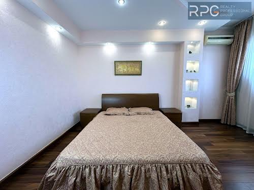 квартира за адресою Шота Руставелі вул., 44