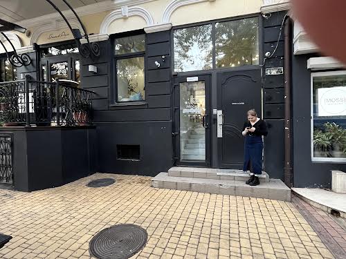 комерційна за адресою Ніни Строкатої вул. (Буніна), 24