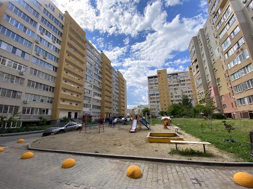 квартира за адресою Академіка Сахарова вул., 16