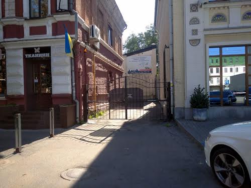 комерційна за адресою Лазаря Глоби вул. (Андрія Фабра), 7