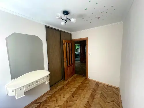 квартира за адресою Листопадна вул., 5