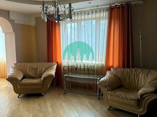 квартира за адресою Карпатської Січі вул., 8