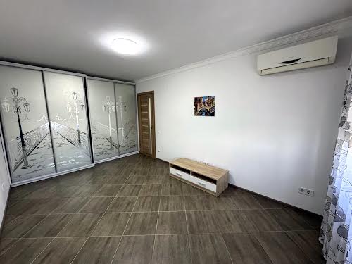 квартира за адресою Романа Шухевича просп. (Генерала Ватутіна), 4-Б