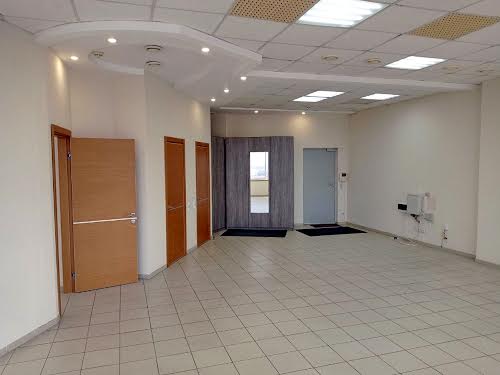 комерційна за адресою Королеви Єлизавети ІІ вул. (Глинки), 2