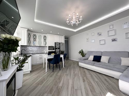 квартира за адресою Сім'ї Кульженків вул. (Петра Дегтяренка), 31-А