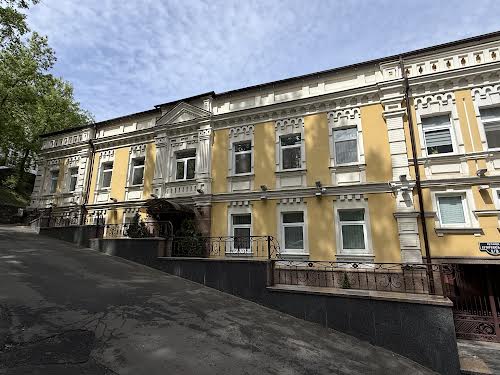 комерційна за адресою Ігорівська вул., 1/8