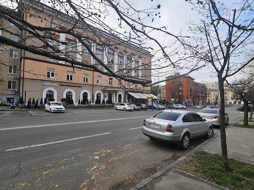 комерційна за адресою Мечникова вул., 16