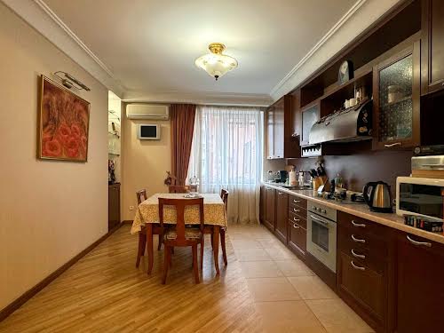 квартира за адресою Академіка Чекмарьова вул., 2
