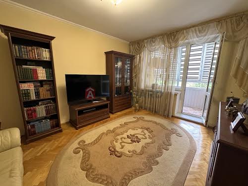квартира за адресою Кирила Трильовського вул., 1