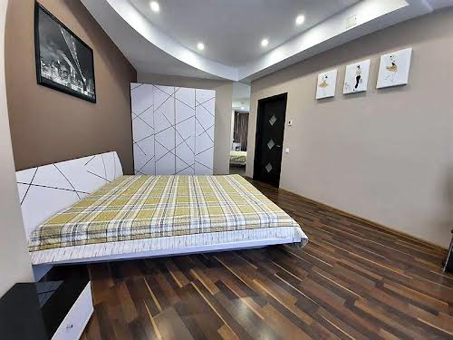 квартира за адресою Королеви Єлизавети ІІ вул. (Глинки), 2