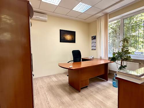 комерційна за адресою Євгена Танцюри вул., 49/1