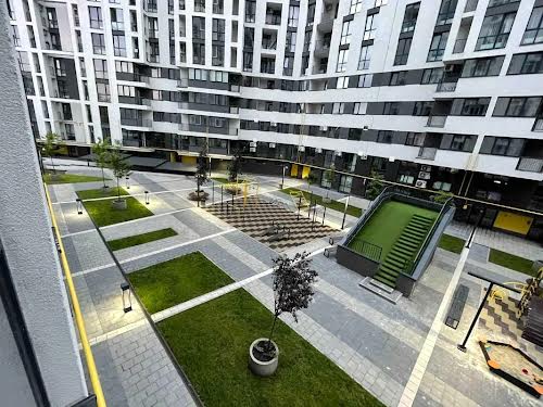 комерційна за адресою Героїв УПА вул., 73в