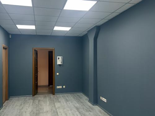 комерційна за адресою Окружна, 4
