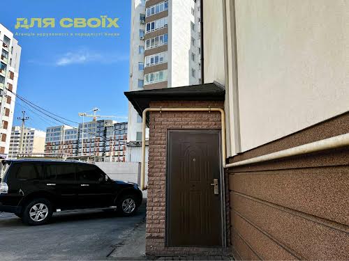 комерційна за адресою Освіти, 14