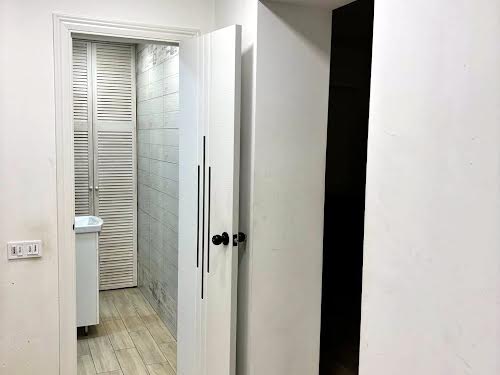 комерційна за адресою Білокур вул. (Курська), 8а