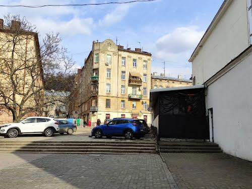 комерційна за адресою Медова вул., 8