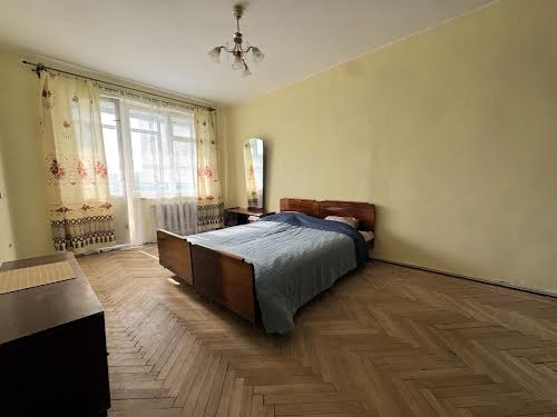 квартира за адресою Тролейбусна вул., 4