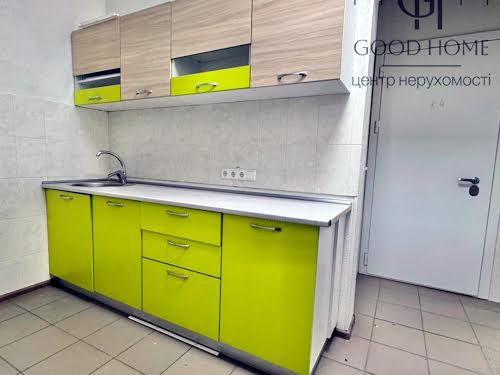 комерційна за адресою Чкалова вул., 45