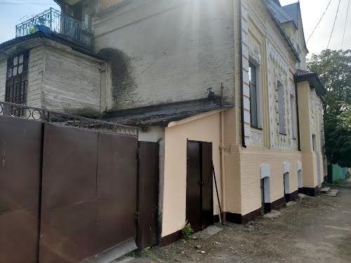 комерційна за адресою Віктора Косенка вул., 8