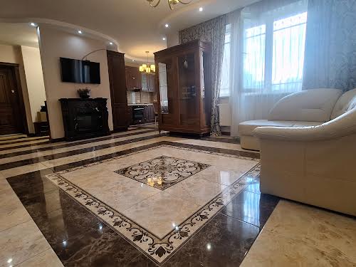 квартира за адресою Міхновських, 23