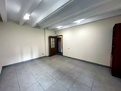 коммерческая по адресу Ярослава Пастернака ул., 4