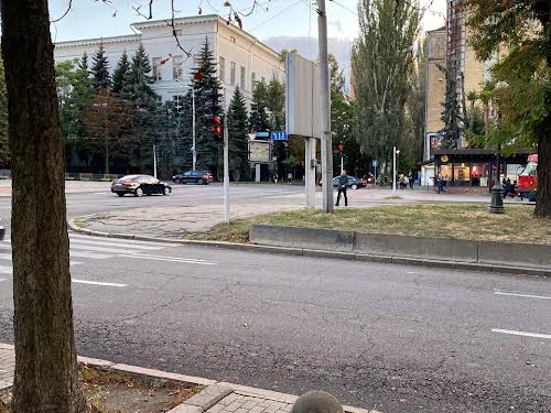 коммерческая по адресу Яворницкого просп. (Жовтневий), 20