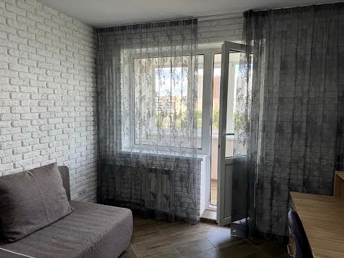 квартира за адресою Романа Шухевича просп. (Генерала Ватутіна), 4-Б