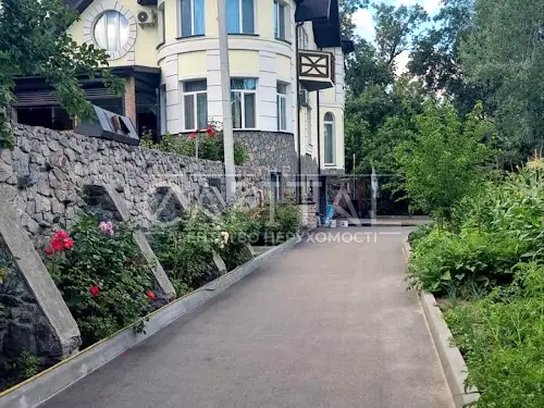 будинок за адресою Козин