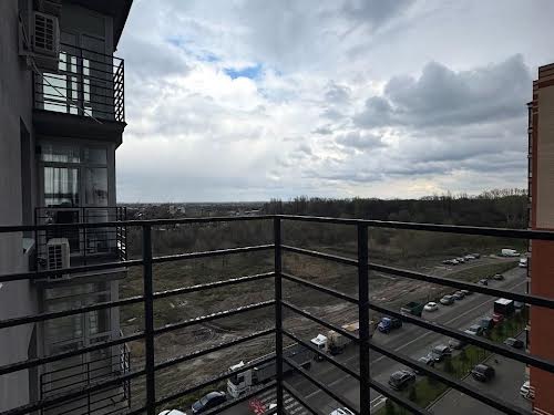 квартира за адресою Свободи, 1