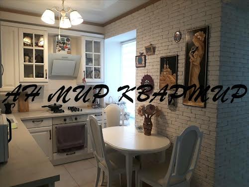 квартира за адресою Соборності вул. (Жовтнева), 46
