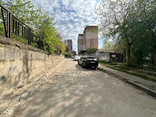 ділянка за адресою Кирила Студинського вул., 12