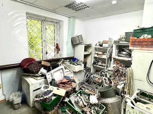 комерційна за адресою Лісового вул., 42