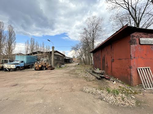 комерційна за адресою Любецька вул., 180