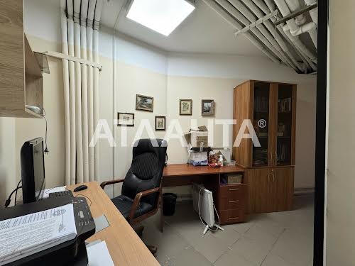 комерційна за адресою Добровольців вул. (Маршала Говорова), 8