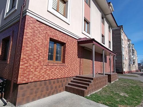 комерційна за адресою вул. Пересопницька, 170