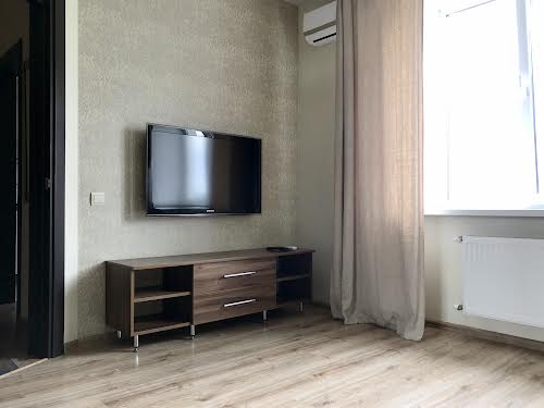 квартира по адресу Українська ул., 83 б