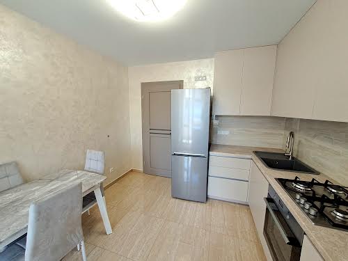 квартира за адресою Степана Бандери просп., 83-А