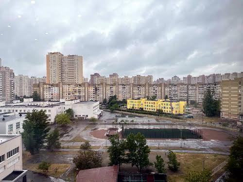 квартира за адресою Анни Ахматової вул., 13