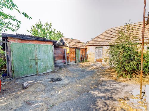 будинок за адресою Центральна вул., 1