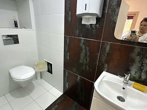 комерційна за адресою Саксаганського, 45