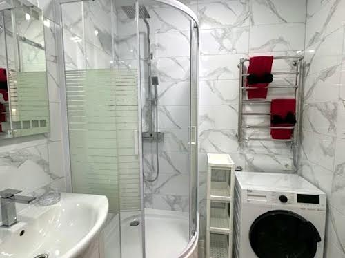 квартира за адресою Космічна вул., 5