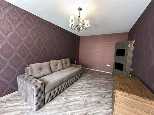 квартира за адресою Хотинська вул., 12