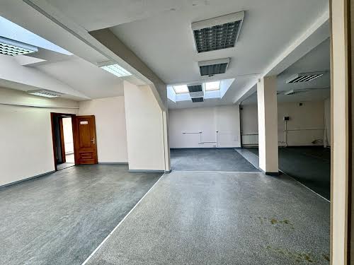 комерційна за адресою Автопаркова вул., 7