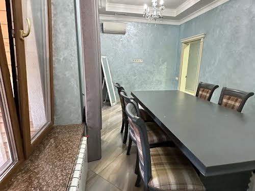 комерційна за адресою Шевченка вул., 61 з