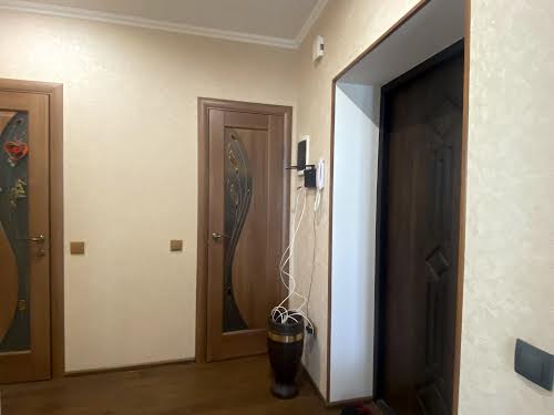 квартира за адресою Хотинська, 12